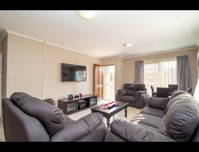 3 BEDROOM TOWNHOUSE FOR SALE IN VIKING VILLAGE
